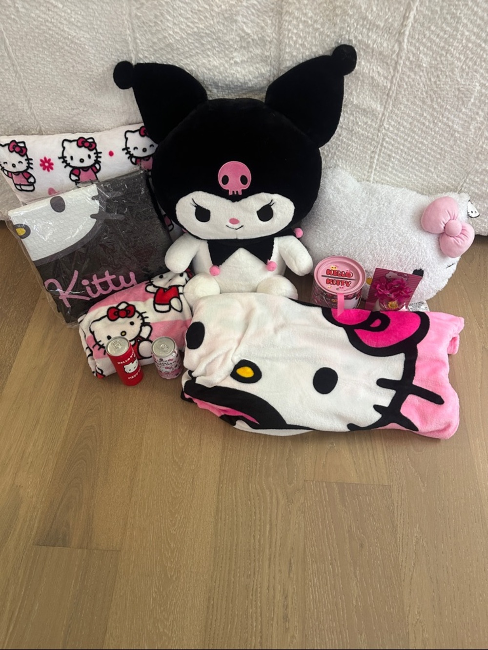Sanrio Hello Kitty & Kuromi Plush Set in Pink, Black & White